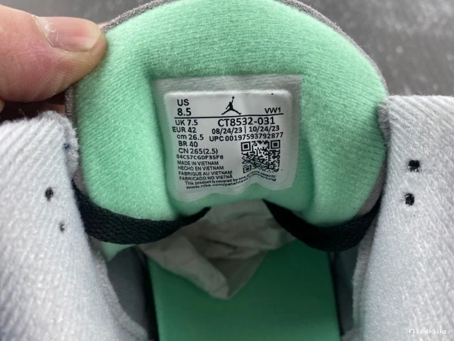 Green Jordan 3 Air Glow CT8532-031 0813